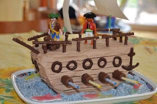 pirate ship cake